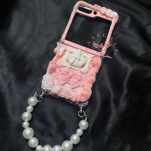 Samsung Galaxy Z Flip3/Z Flip4 5 6 Pink  Baroque Style Decoden Phone Case