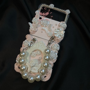 Pink Baroque Z Flip 5 6 Decoden Phone Case With Chain