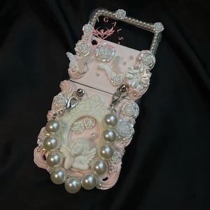 Pink Baroque Z Flip Decoden Phone Case With Chain