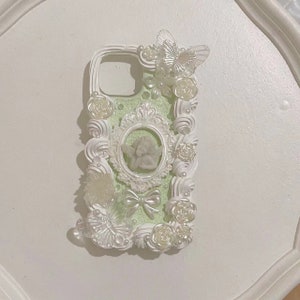 Light Green Elegant Baroque Decoden Phone Case