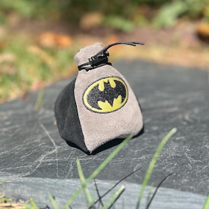 Batman Würfel Tasche Authentisch Handgefertigt Leder Poke Cosplay Accessoire, Schmuck Renaissance Beutel Gamer DND Sack Party Favor Halter Geldbörse