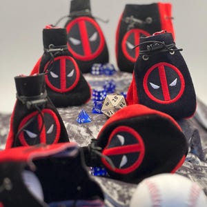 Dead Pool Würfel Tasche Handgemacht Leder Poke Cosplay Accessoire, Schmuck oder Renaissance Tasche für Gamer DND Sack Party Favor Halter Geldbörse