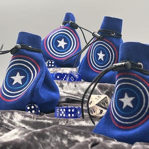 Captain America Würfeltasche Handmade Leder Cosplay Accessoire, Schmuck oder Renaissance Beutel Gamer DND Sack Party Favor Halter Geldbörse