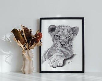 ライオンの子の鉛筆画 - 野生動物の肖像画（デジタルダウンロード
