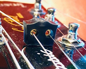 Tune Voodoo Crown - a string guide  for improving the tuning stability of electric guitars.