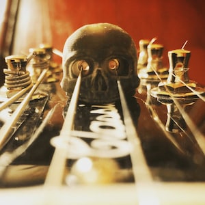 Tune Voodoo Skull - a string guide  for improving the tuning stability of electric guitars.