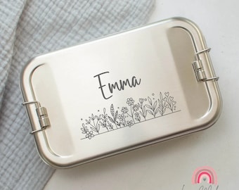 Personalisierte Lunchbox / Brotdose aus Edelstahl, verziert mit deinem Wunschnamen und dem Motiv Blumenwiese