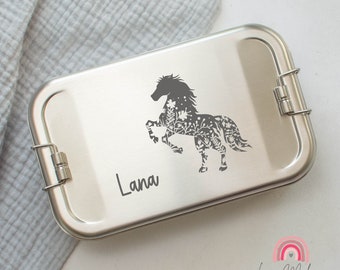 Personalisierte Lunchbox / Brotdose aus Edelstahl, verziert mit deinem Wunschnamen und dem Motiv blumiges Pferd