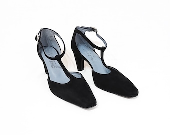 T-Steg-Pumps aus Wildleder im Retro-Stil