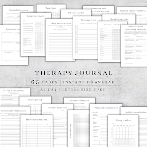 Op de afbeelding: Een zwart-wit printbaar therapiejournaal met 65 pagina's. Het journaal bevat secties voor het bijhouden van symptomen, stemming, slaap, medicatie, stressmanagement, zelfzorg en meer. Het journaal is verkrijgbaar in A5, A4 en letterformaat.