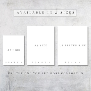 K&ouml;nnte beinhalten: Drei wei&szlig;e Papierformate werden gezeigt: A5 (14,8 x 21 cm), A4 (21 x 29,7 cm) und US Letter (21,6 x 27,9 cm). Der Text oben lautet &bdquo;VERF&Uuml;GBAR IN 3 GR&Ouml;SSEN&ldquo;, und darunter &bdquo;NUTZEN SIE DIE, MIT DER SIE SICH AM WOHLSTEN F&Uuml;HLEN&ldquo;.