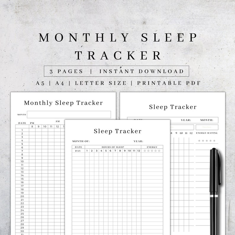 K&ouml;nnte beinhalten: Ein druckbarer PDF-Schlaftracker mit drei Seiten. Das Design umfasst einen monatlichen Schlaftracker und einen Schlaftracker mit Abschnitten f&uuml;r Datum, Schlafstunden und Energieniveaus. Der Text enth&auml;lt "Monthly Sleep Tracker", "Sleep Tracker" und "Instant Download".