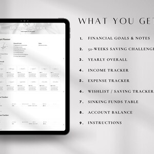 K&ouml;nnte beinhalten: Ein digitaler Budgetplaner auf einem schwarzen Tablet. Der Bildschirm zeigt ein wei&szlig;es Dokument mit Abschnitten f&uuml;r finanzielle Ziele, Einnahmen und Ausgaben. Der Text "WHAT YOU GET" ist sichtbar, gefolgt von einer Liste von Funktionen.