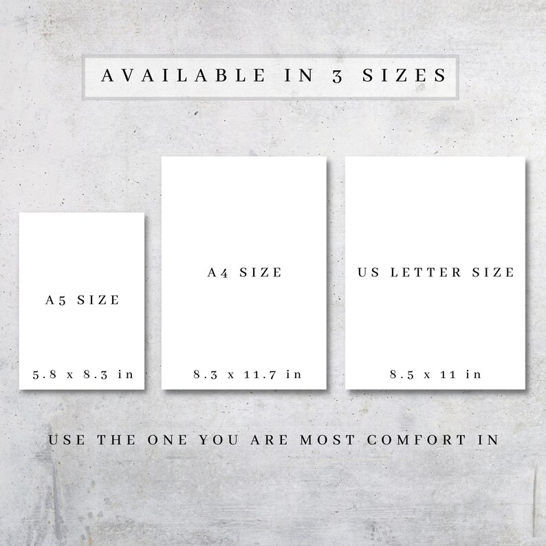 K&ouml;nnte beinhalten: Drei wei&szlig;e Papierformate werden gezeigt: A5 (14,8 x 21,0 cm), A4 (21,0 x 29,7 cm) und US Letter (21,6 x 27,9 cm). Der Text oben lautet &bdquo;VERF&Uuml;GBAR IN 3 GR&Ouml;SSEN&ldquo;, und darunter &bdquo;NUTZEN SIE DIE, MIT DER SIE SICH AM WOHLSTEN F&Uuml;HLEN&ldquo;.