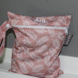 Personalisierbare Wetbag Blätter 18x25cm I Nasstasche I Windeltasche I Periodenunterwäsche I Schwimmbeutel atmungsaktiv und wasserabweisend