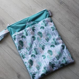 Personalisierbare Wetbag Muster grün 30x40cm Nasstasche I Kita-Tasche I Windeltasche I Periodenunterwäsche I Schwimmbeutel I wasserabweisend
