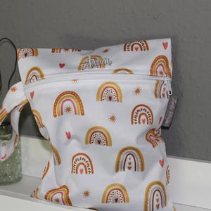 Personalisierbare Wetbag Regenbogen 18x25cm I Nasstasche I Windeltasche I Periodenunterwäsche I Schwimmbeutel atmungsaktiv I wasserabweisend