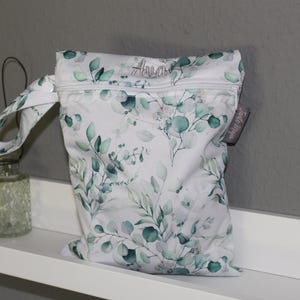 Personalisierbare Wetbag Eukalyptus 18x25cm I Nasstasche I Windeltasche I Periodenunterwäsche I Schwimmbeutel atmungsaktiv I wasserabweisend