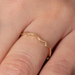 14K & 18K Solid Gold Wave Ring – Minimalist Stacking Band, Ocean-Inspired Ring, Dainty Everyday Jewelry Gift for Her