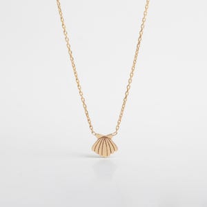 14K & 18K Solid Gold Seashell Necklace – Dainty Beach Charm Pendant in Yellow, Rose, or White Gold – Ocean-Inspired Jewelry Gift for Her