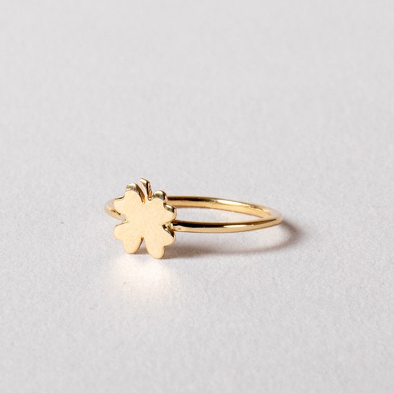 四つ葉のクローバーリング 14K 18K ソリッドゴールド • パーソナライズ