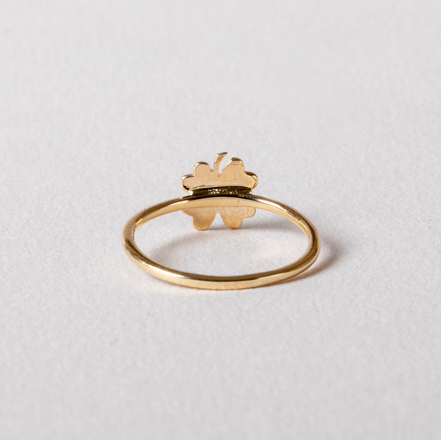 四つ葉のクローバーリング 14K 18K ソリッドゴールド • パーソナライズ