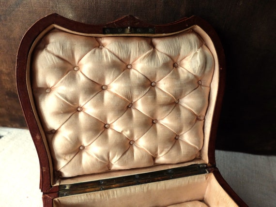 Stunning   Jewelry Display/ Leather and Tufted Si… - image 3