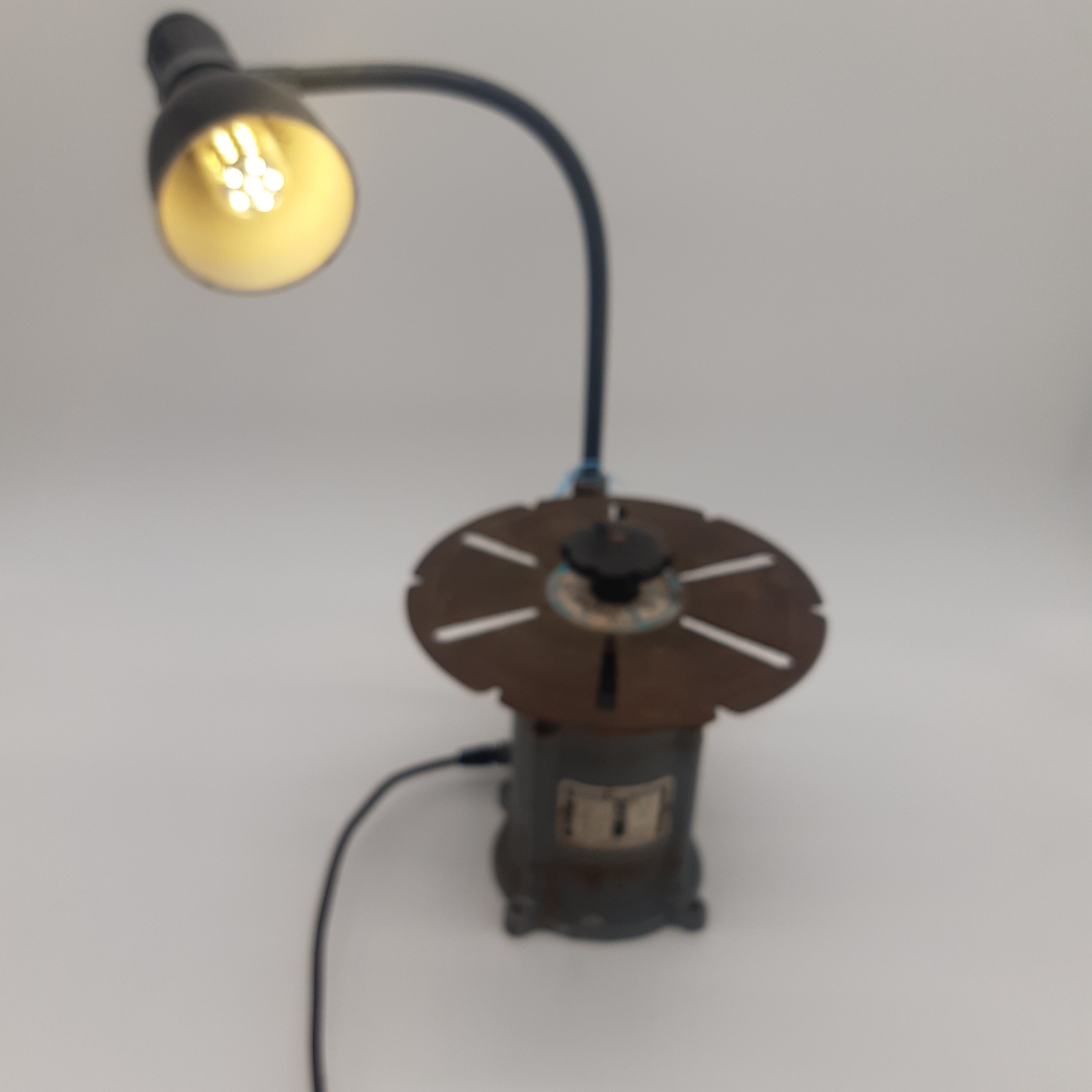 Affuteuse Stphan Werke Hameln Tranformée en Lampe Industriel Loft Vintage