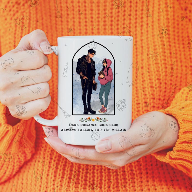 Op de afbeelding: Witte keramische mok met een zwart-witte illustratie van een stel. De tekst op de mok luidt "Dark Romance Book Club Always Falling For The Villain."