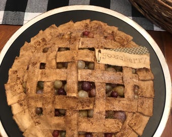 Full Size Primitive Faux Gooseberry Pie and a free gift
