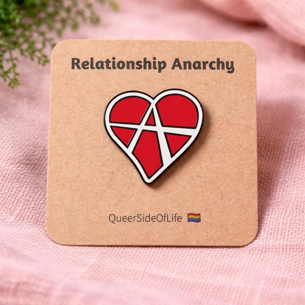 D&G★安全ピン付デザイン♡ Love is Anarchy ♡ロゴ ★希少レア Relationship Anarchy Heart Pin - Ra-heart - Gift - Polyamory