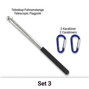 Puede incluir: Un mástil telescópico plateado con un remate superior redondeado y un mango de espuma negra, acompañado de dos mosquetones azules. El texto "Teleskop-Fahnenstange Telescopic Flagpole", "2 Karabiner 2 Carabiners" y "Set 3" es visible.