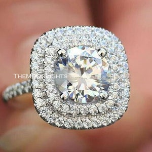 Anillo de compromiso de plata de ley con halo doble de diamantes simulados de 2,10 quilates