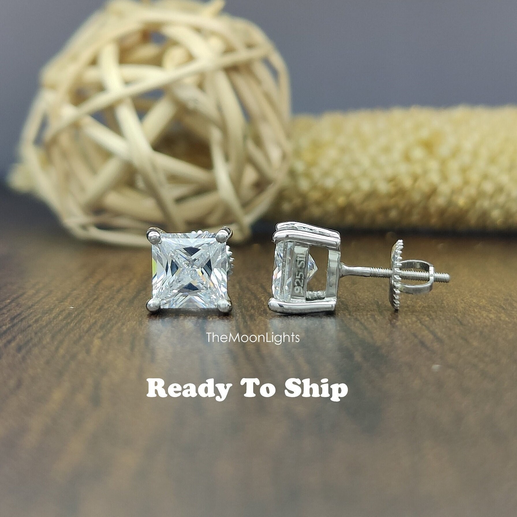 ダイヤモンド＆ブルーサファイア付き ホワイトゴールド ピアス | Buccellati シミュレートブルーサファイアとホワイト 10 Kホワイトゴールド7 mmラウンドカットシミュレートGemstoneスタッドイヤリング