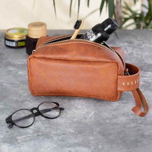 Leather Dopp Kit Bag, Boyfriend Valentines Day Gift, Personalized Toiletry Bag, Men&#39;s Travel Bag, Engraving Groomsmen Gift