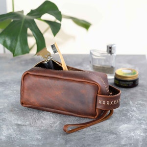Leather Dopp Kit Bag, Husband Valentine Gift, Personalized Toiletry Bag, Men&#39;s Travel Bag, Engraving Groomsmen Gift