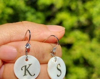 Letter earrings,Mother of pearl shell earrings, Initial earrings, Personalized gift, Disc charm earrings