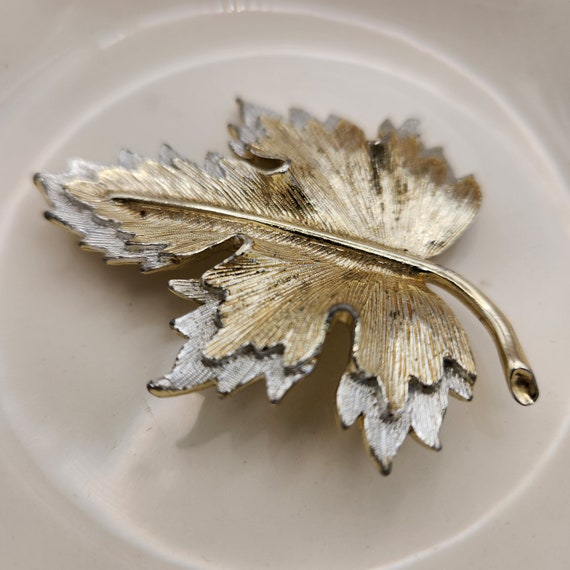 Vintage Sarah Coventry Textured Two-tone Leaf Bro… - image 5