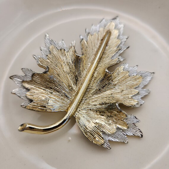 Vintage Sarah Coventry Textured Two-tone Leaf Bro… - image 4