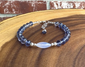 Pulsera única de iolita y calcedonia azul, plata de ley, regalo para ella.