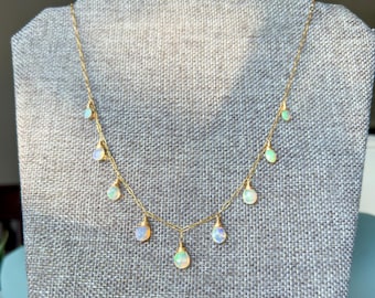 Collar de ópalo etíope AAA hecho a mano: cadena de clip bañada en oro de 14 k