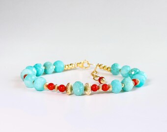 Pulsera de cuentas de amazonita y coral rojo: joyería de piedras preciosas bañada en oro de 14k