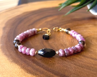 Pulsera de cuentas de lepidolita: espinela negra AAA, cuarzo ahumado, chapada en oro de 14k.