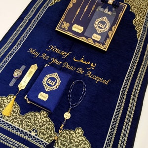 Personalisierte Gebetsmatte Yassen Koran Geschenk Set | Muslimischen Geschenk für Ihn | Eid Geschenk | Hochzeitsgeschenk | Geburtstagsgeschenk | Geschenk zum Abschluss