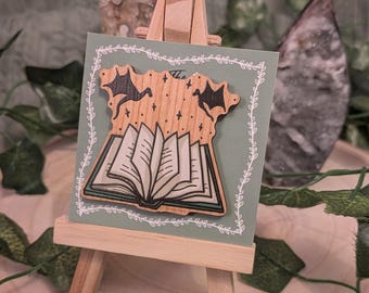 Insignia de madera para lector de fantasía / Regalo para amantes de la lectura en estilo cottagecore