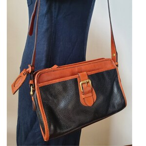 il_300x300.6131641083_n9pz.jpg Liz Claiborne Vintage Two Tone Leather Crossbody Purse Navy Blue White Large main image 0