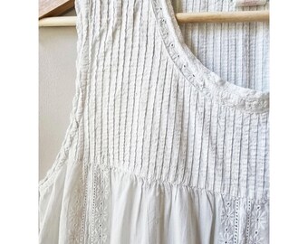 90s Shabby Chic White Cotton Nightgown: Embroidered Daisies, Size Small