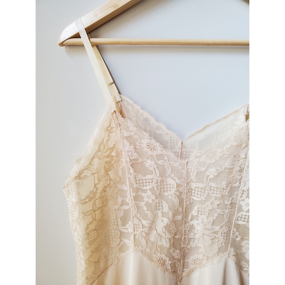 Vintage 1960's Vanity Fair Light Beige Luminescent Ha… Gem