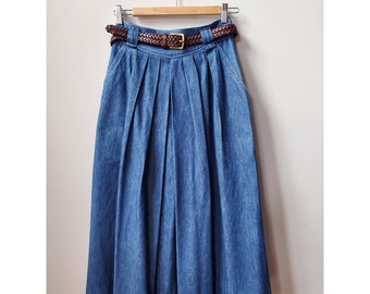 Vintage 90's Rough & Hewn High Waisted Western Inspired Denim Cottagecore Midi Skirt with Belt Loops and Pockets in a Size 10