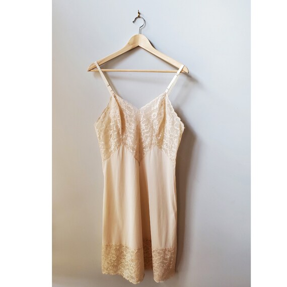 Vintage 1960's Vanity Fair Light Beige Luminescent Ha… Gem